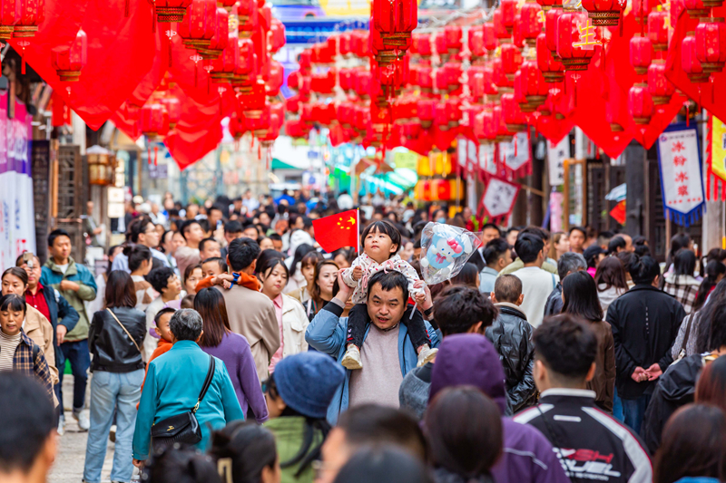 2024年国庆节假期国内出游7.65亿人次